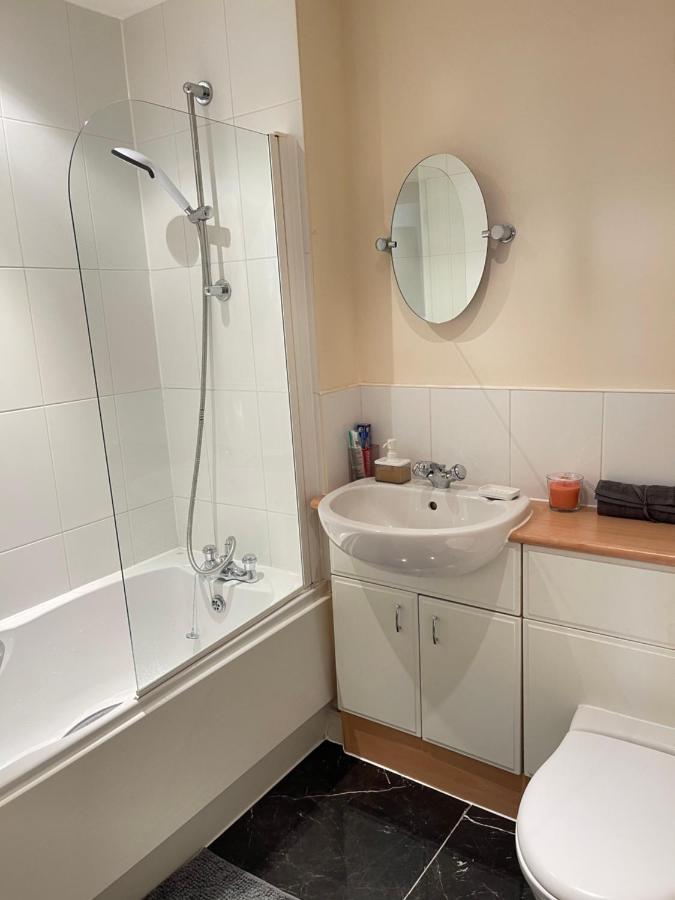 Radiant2 Bedroom Apartment In The Heart Of Harlow Town Eksteriør bilde