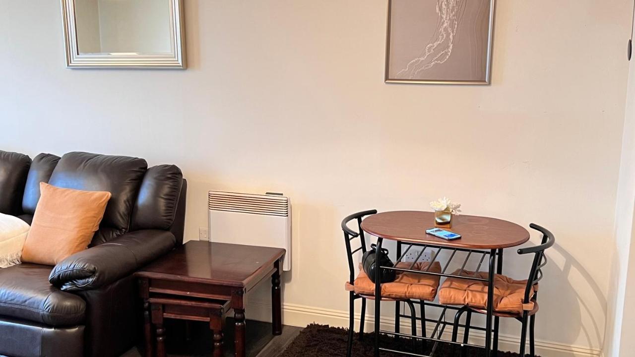 Radiant2 Bedroom Apartment In The Heart Of Harlow Town Eksteriør bilde