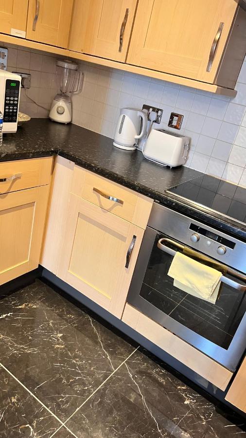 Radiant2 Bedroom Apartment In The Heart Of Harlow Town Eksteriør bilde