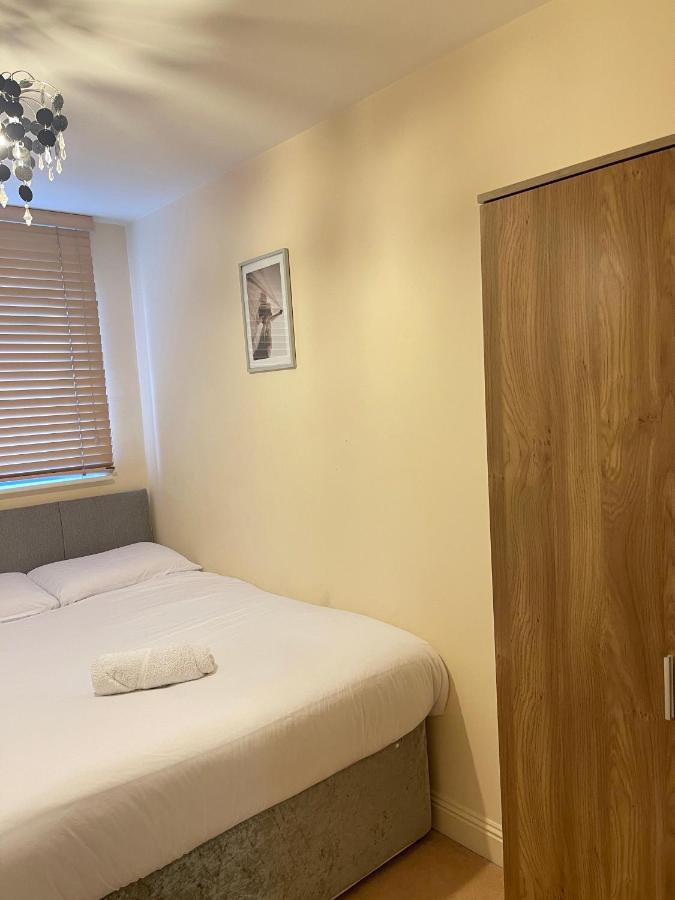 Radiant2 Bedroom Apartment In The Heart Of Harlow Town Eksteriør bilde