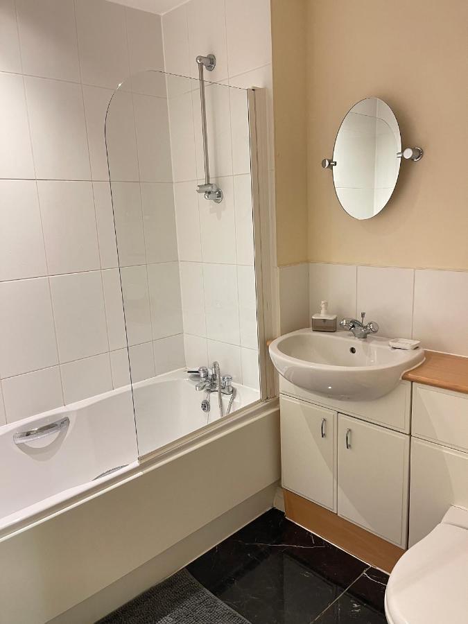 Radiant2 Bedroom Apartment In The Heart Of Harlow Town Eksteriør bilde