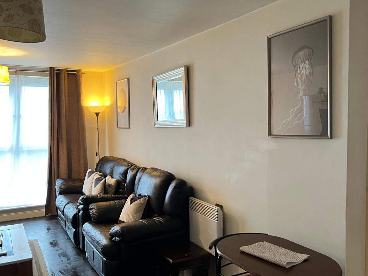 Radiant2 Bedroom Apartment In The Heart Of Harlow Town Eksteriør bilde