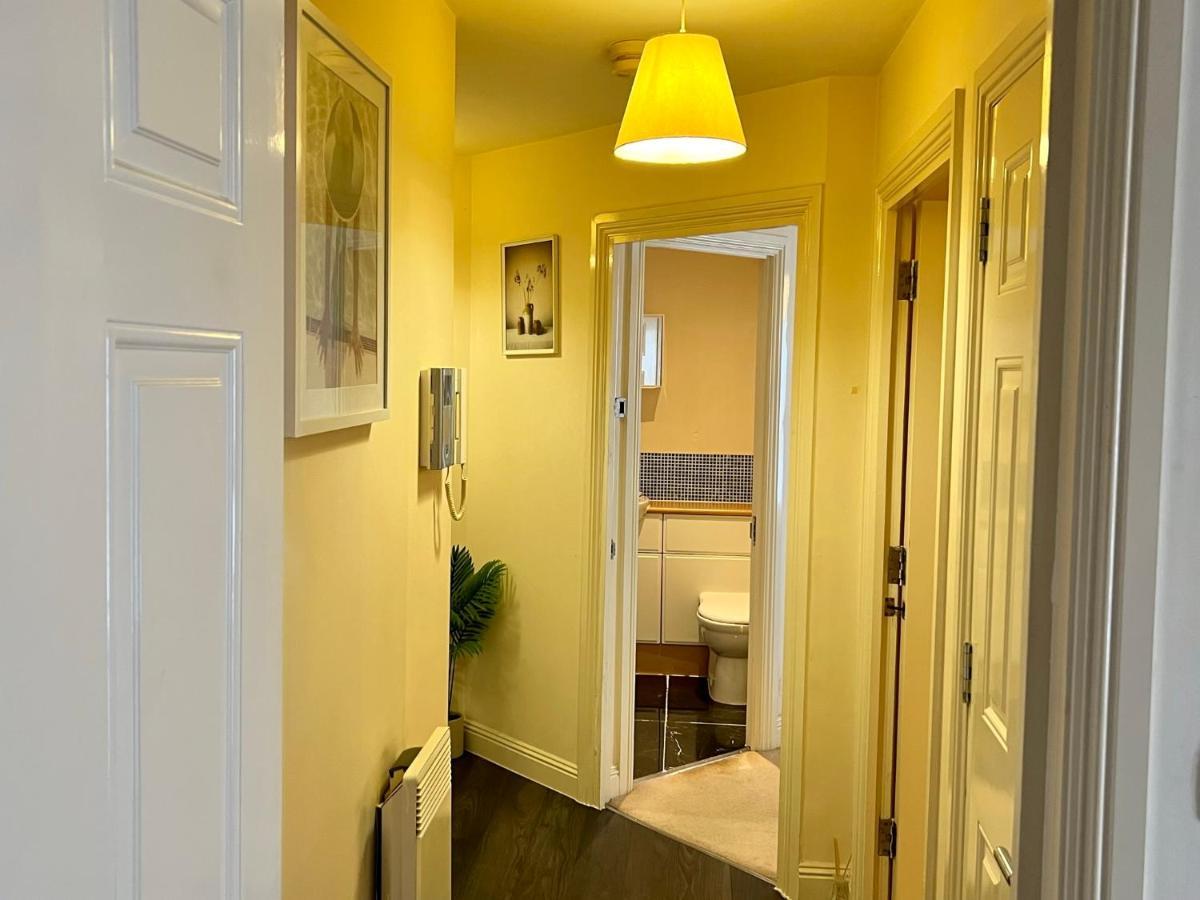 Radiant2 Bedroom Apartment In The Heart Of Harlow Town Eksteriør bilde
