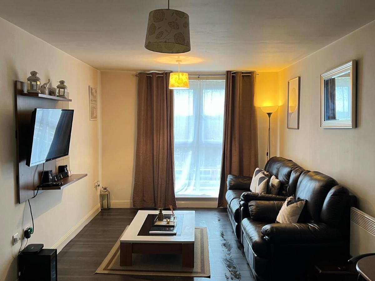 Radiant2 Bedroom Apartment In The Heart Of Harlow Town Eksteriør bilde
