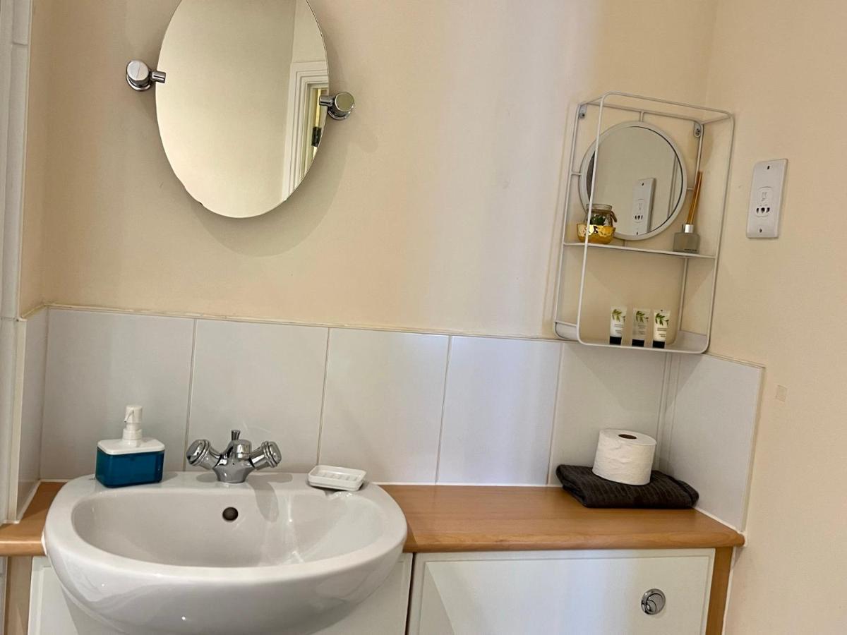 Radiant2 Bedroom Apartment In The Heart Of Harlow Town Eksteriør bilde