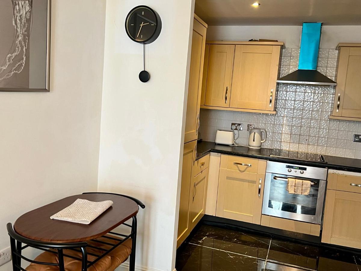 Radiant2 Bedroom Apartment In The Heart Of Harlow Town Eksteriør bilde
