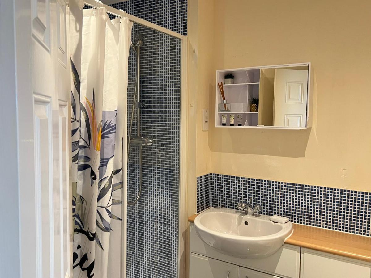 Radiant2 Bedroom Apartment In The Heart Of Harlow Town Eksteriør bilde