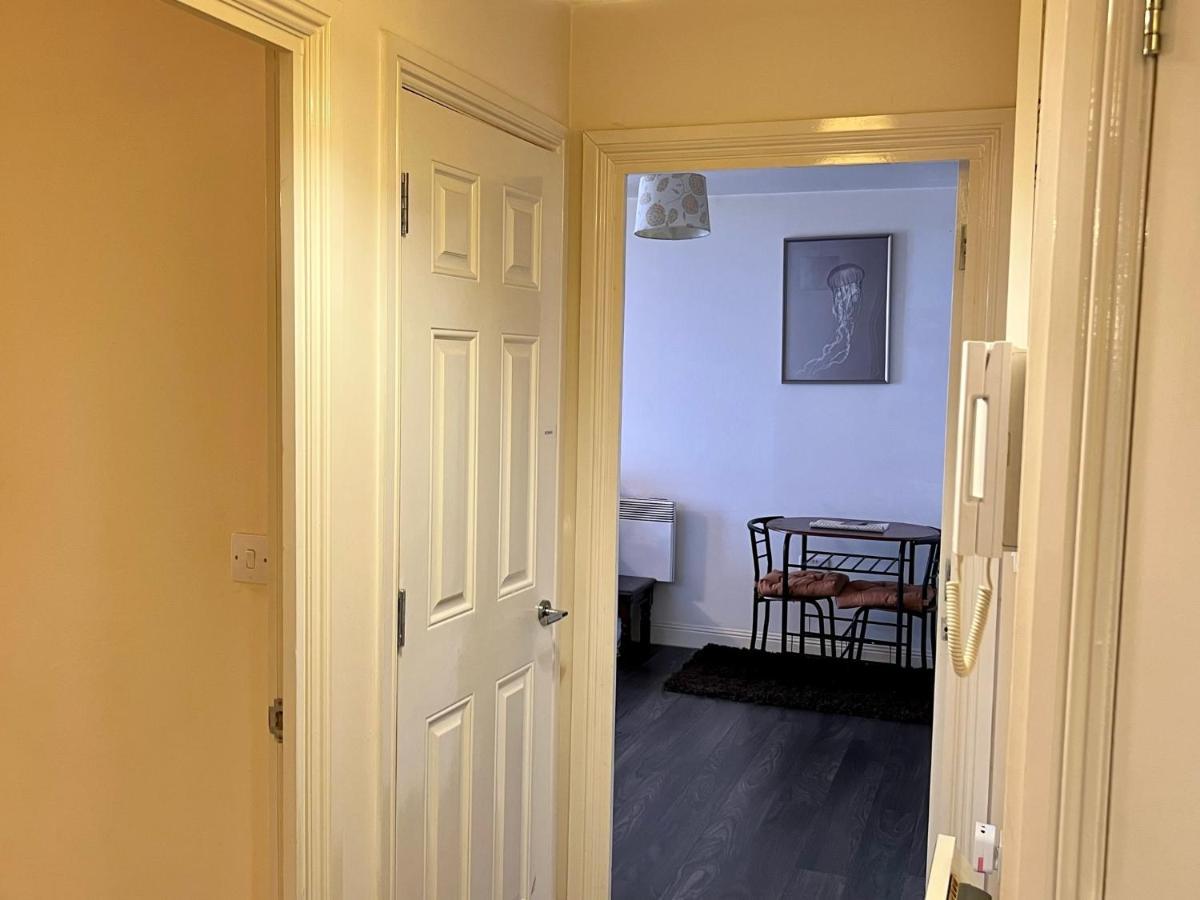 Radiant2 Bedroom Apartment In The Heart Of Harlow Town Eksteriør bilde