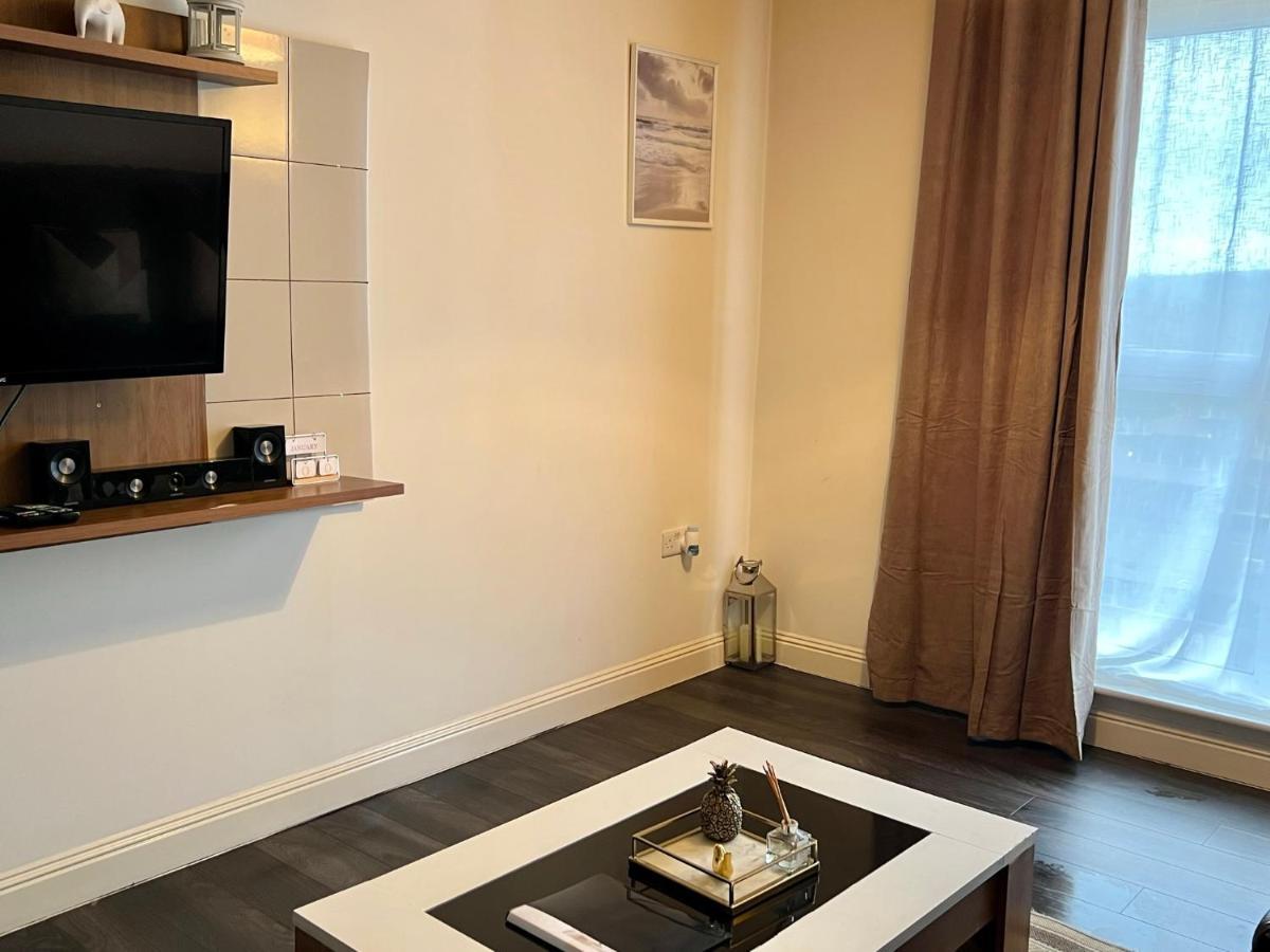 Radiant2 Bedroom Apartment In The Heart Of Harlow Town Eksteriør bilde